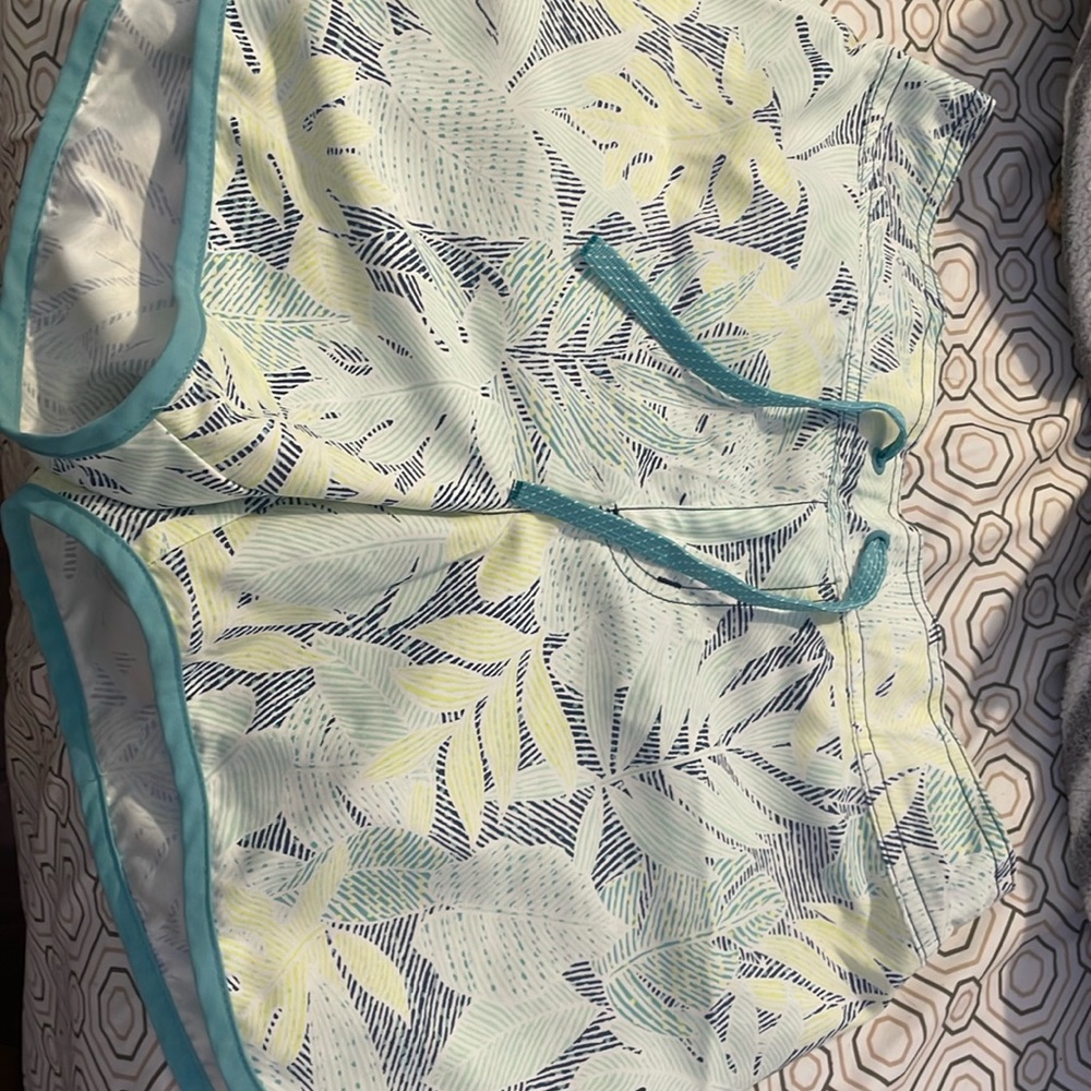 Very good condition, never worn